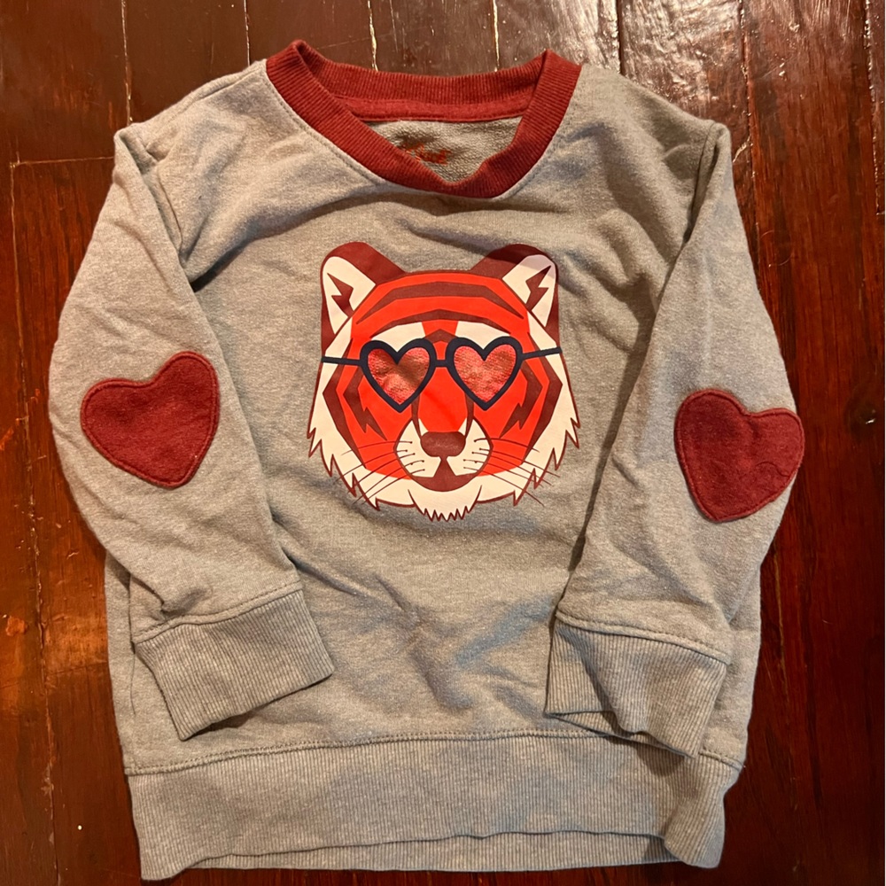 Adorable Cat & Jack 2T Tiger Valentine’s Day sweatshirt